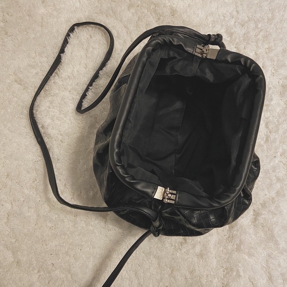 Beautiful trendy black leather bucket dumpling bag - Picture 6 of 8